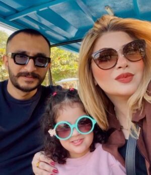 Maham Amir Instagram - A day out with my mains ❤️

Say MashaAllah 

#MahamAamir #FaizanShaikh #HaadiyaFaizan #zoo #winter #sunkissed #family #instagood #forthegram #denzoo #mashaallah