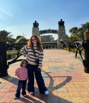 Maham Amir Instagram - A day out with my mains ❤️

Say MashaAllah 

#MahamAamir #FaizanShaikh #HaadiyaFaizan #zoo #winter #sunkissed #family #instagood #forthegram #denzoo #mashaallah