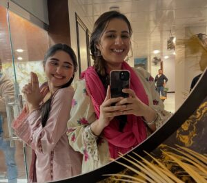Maham Amir Instagram - Apa shamim’s journey comes to an end.. thank you for all the love,hate, appreciation and warmth you guys have given to us.. 
Kaha suna maaf .. Naseem officially saying goodbye  phir milainge kisi aur kirdaar mein 💖

#MahamAamir #Apashamim #arydigital #bigbangentertainment