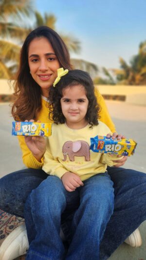 Maham Amir Instagram - A little question, a big surprise and the magic of yellow turning blue, Rio Obo Magic has it all!
 
Taste the magic yourself!
 
 #PeekFreans #RIOOboMagic #MagicalCreamKiDoubleTreat