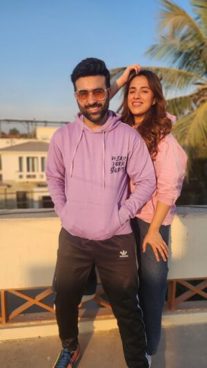 Maham Amir Instagram - - for the love of @iamsrk 

inspired by @mostlysane & @rohitsaraf 

#mahamaamir #faizanshaikh #mismatched #srk #dunki #reelitfeelit #trendingreels