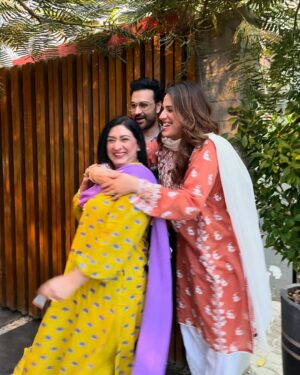 Maham Amir Instagram - Sometimes the most unexpected friendships are the best ones ❤️

#MahamAamir #MadihaRizvi #SaleemShaikh #AfrazRasool #SharmeenAli #ShehzadiHouse #friendshipgoals #lovelies