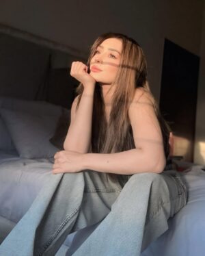 Maira Khan Instagram - The sun is shining on me ✨