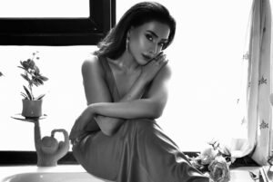 Maira Khan Instagram - “DAY DREAM”
Direct/shoot by @basitshaikhworld 
Featuring: @mairakhanofficial 
Mua: @beenishparvez_official 
Publication : the news mag 
Outfit : @kyousufofficial 
#bollywoodstyle #desigirl #potd #ootd #fashiongram #fashionphotography #vogue #diva #bazaar