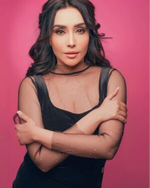 Maira Khan Instagram - 🖤✖️🗝️🖤
#coordinate @umermushtaqofficial 
#mua @basitzia87 
@kenneyzproductions 
#photo  @hussain.piart