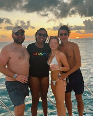 Maite Delgado Instagram - Mis amores y yo en familia… !!! El último domingo del 2024 ♥️

Nosotros estamos listos. 

Ustedes? Cómo se preparan ? 

@alfonsogonzalezmora1 @vinebeard @thessalyzimmerman @gracie.susko @santiagomora19
