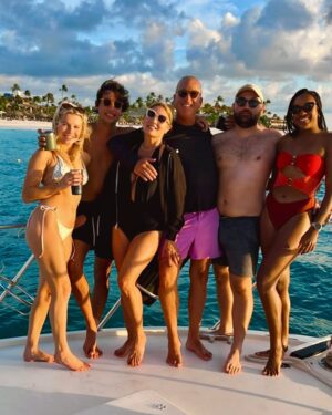 Maite Delgado Instagram - Mis amores y yo en familia… !!! El último domingo del 2024 ♥️

Nosotros estamos listos. 

Ustedes? Cómo se preparan ? 

@alfonsogonzalezmora1 @vinebeard @thessalyzimmerman @gracie.susko @santiagomora19