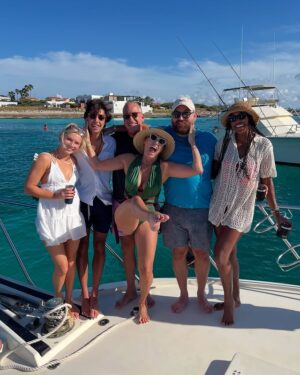 Maite Delgado Instagram - Mis amores y yo en familia… !!! El último domingo del 2024 ♥️

Nosotros estamos listos. 

Ustedes? Cómo se preparan ? 

@alfonsogonzalezmora1 @vinebeard @thessalyzimmerman @gracie.susko @santiagomora19