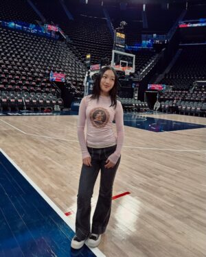 Malea Emma Tjandrawidjaja Instagram - Thank you @laclippers for having me sing the national anthem tonight! 🏀

Congrats on the win!

#maleaemma #laclippers #nba