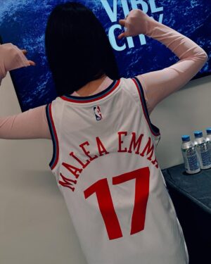 Malea Emma Tjandrawidjaja Instagram - Thank you @laclippers for having me sing the national anthem tonight! 🏀

Congrats on the win!

#maleaemma #laclippers #nba