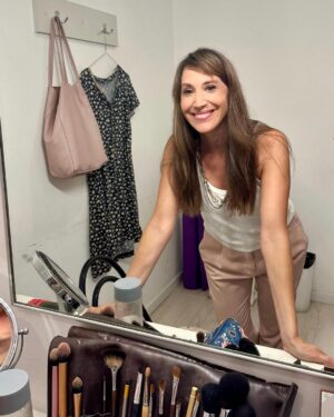 Malena Solda Instagram - Llegando al teatro para hacer la belleza de obra que es “Made in Lanús”.
Vengan a vernos, ¡este fin de semana de Carnaval haremos muchas funciones! 
Entradas en @plateanet 
@madeinlanusok 
📸 @bmzcomunicaciones