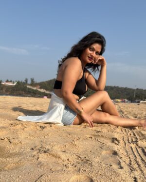Malvika Tomar Instagram - Too hot , to handle 
.
.
.
.
#photoshoot #trading #post #hotness #goa #insta #picsart #boldwillhold #look #landscape #pretty #perfect #luxury #behappy #goabeach #goalife #bikini #bts