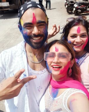 Malvika Tomar Instagram - Happy Holi🌈❤️
#holicelebrations🎉 #actors #actorslife