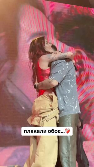 MamaRika Instagram - Цей момент…❤️‍🩹
Плакали ми і весь зал разом з нами…

Доробляти пісню?