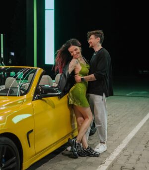MamaRika Instagram - Який з образів у кліпі «КАЖАНИ» вам сподобався найбільше- 1/2/3/4?🦇

Хто ще не бачив відео бігом за посиланням в профілі!👀