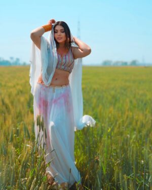 Mamta Rai Instagram - हमे वही रंग सबसे ज्यादा पसंद है ,
 जो हमे सामने से देखे उसके रंग उड़ जाये --#mamtaraithoughts 
#mamtarai #mamtrai46 #queenofkashimamtarai  #holi