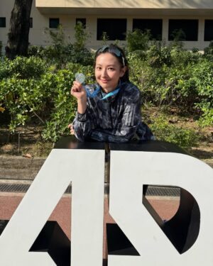 Mandy Tam Man-Huen Instagram - 渣馬～
一個我又愛又恨的盛事😆
今次氣管的狀態不太好
一直沿路很想停下休息
但係告訴自己你會後悔的停下來這10秒

就係咁又一個10k🤜🏼❤️
有進步但沒有達到最理想的成績
希望下年可以用最好嘅狀態再挑戰一次🏃🏻‍♀️‍➡️🩷

@adidashk 
#渣打馬拉松 
#standardcharteredmarathon 
#渣打馬拉松2025 #10公里 #schkm2025