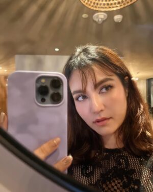 Maneerat Kam-Uan Instagram - แต่ละชุด ในแต่ละเดย์ ไม่ใช่เรื่องง่าย แต่ได้คนนี้ @cherrybomb.style จัดปาเก๋าให้ ก็คืออยู่ ใครจะคิดว่าเอาชุดสุ่มลายลงกระเป๋าที่ไม่ใหญ่มากได้ ภูมิใจในตัวเพื่อน เลยอยากบอกต่อค่ะ
