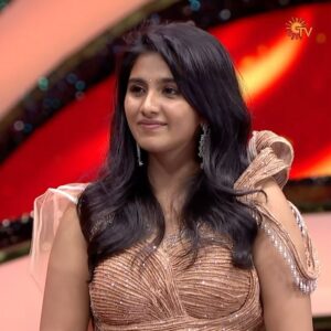 Maneesha Mahesh Instagram - The award looks good in your hands, Ananthi 😍

#SunTV #SKV2025 #SunKudumbamViruthugal2025 #SunDigital