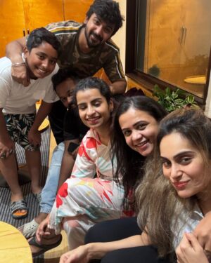 Manimegalai Instagram - From #CookuWithComali3 to today, our bond has only grown stronger❤️ Grateful for the laughter, memories and fun times!

#ShrutikaArjun #friendsforever #goodtimes #bestmemories