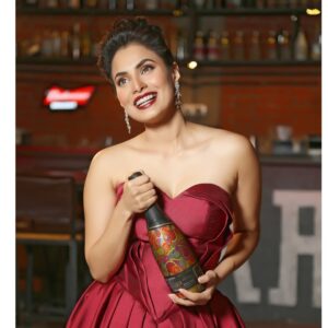 Manisha Kelkar Instagram - Starting something new & exciting say cheers with me 💃

Revealing soon 🙂 keep watching

#actress #actor #love #model #bollywood #beautiful #hollywood #film #beauty #fashion #movie #instagram #photography #instagood #cinema #singer #movies #follow #like #acting #cute #actresslife #art #photooftheday #tollywood #s #music #photoshoot #queen #bhfyp