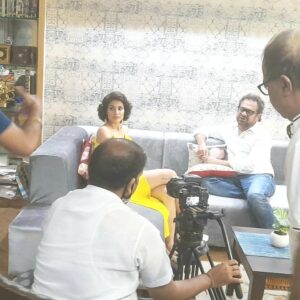 Manisha Kelkar Instagram - Welcome back , Bhoolbhulaiyaa 2, no problem, no entry, singh is king & more. 
More than 60 films to his credit. 
I had the privilege to interview mr.@aneesbazmee sir. What a humble soul , courteous & polite.
Was fun to hear him narrate stories about my dad mr.Ram kelkar as they both had worked together.

Thank you sir for being  so awesome.
Good wishes for all your upcoming projects 🙂👍

#films #bollywood #bollywooddirector #bhoolbhulaiyaa2