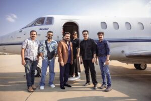 Manju Warrier Instagram - Team Empuraan’s landing at God’s own country. 

📸 @arunprasath_photography 

#L2E #EMPURAAN In theatres worldwide from today. 

Malayalam | Tamil | Hindi | Kannada | Telugu 

@mohanlal  @therealprithvi @muraligopynsta  @antonyperumbavoor @aashirvadcine @gokulam_gopalan_official #VCPraveen #BaijuGopalan @krishnamoorthy_director @jsujithnair @ganesh_v_pillai @sreegokulammoviesofficial @dreambig_films @imaxindia @hombalefilms 
@aafilms.official @srivenkateswaracreations @pharsfilm @cybersystems.oz @rftfilms @lokahfilmseuropa @primemediaus @prithvirajproductions @empuraanmovie #SureshBalaje @pius4246 @manju.warrier @tovinothomas @indrajith_s @saniya_iyappan #AbhimanyuSingh @deepakdevofficial @sujithvaassudev @nsahadev @vavanujumudeen @mohandas_art_director @akhileshmohan @sidhupanakkal @rajakrishnan_mr @itssujithsudhakaran @sreejithguruvayur @sinat_savier @silva_stunt @basil_thalapuncha @alexx_onell @andreativa @eriqebouaney @karthikeya.dev @shubhangi.latkar.official @sukantgoel @aishwarya.ojha  @manikuttantj @sivajiguruvayur_official @sshivadaoffcl @muruganmartine @nyla_usha @gijujohn @actor__jaisejose @heymike.actor @aneeshgmenon @anand_rajendran_ar @illuminartistcreatives @priyatadixitcasting @poffactio