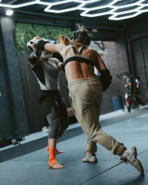 Manon Fiorot Instagram - “𝑵𝒐 𝒕𝒉𝒊𝒏𝒌𝒊𝒏𝒈. 𝑵𝒐 𝒅𝒐𝒖𝒃𝒕. 𝑱𝒖𝒔𝒕 𝒊𝒏𝒔𝒕𝒊𝒏𝒄𝒕. 🦍🥊👊” 

@metalboxe_official

📸 @fabreliam