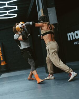Manon Fiorot Instagram - “𝑵𝒐 𝒕𝒉𝒊𝒏𝒌𝒊𝒏𝒈. 𝑵𝒐 𝒅𝒐𝒖𝒃𝒕. 𝑱𝒖𝒔𝒕 𝒊𝒏𝒔𝒕𝒊𝒏𝒄𝒕. 🦍🥊👊” 

@metalboxe_official

📸 @fabreliam