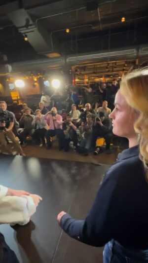 Manon Fiorot Instagram - Le premier face à face entre notre Française Manon Fiorot 🇫🇷 et la légende Valentina Shevchenko 🇰🇬 vient d’avoir lieu ! 💥

Deux guerrières, deux styles, un seul enjeu : la ceinture des -57kg. 🏆