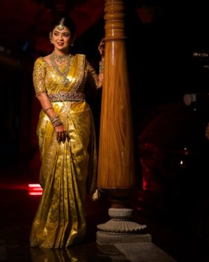 Mansi Joshi Instagram - Six yards of elegance, lifetime of memories 🎊🥰

MUA @makeoverwithtara_raam 😘

Photography by @lens__crafts 💝

Saree and blouse designed by @dt_bridalstudio ☺️

Hair and saree draped by @ramya_hair_artistry 💝

Jewellery by @thespatika ❤️

Mehendi by @rajashreemakeoverartistry 🥰

#wedding #saree #weddingseason #weddingphotography #mansijoshi