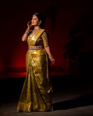 Mansi Joshi Instagram - Six yards of elegance, lifetime of memories 🎊🥰

MUA @makeoverwithtara_raam 😘

Photography by @lens__crafts 💝

Saree and blouse designed by @dt_bridalstudio ☺️

Hair and saree draped by @ramya_hair_artistry 💝

Jewellery by @thespatika ❤️

Mehendi by @rajashreemakeoverartistry 🥰

#wedding #saree #weddingseason #weddingphotography #mansijoshi
