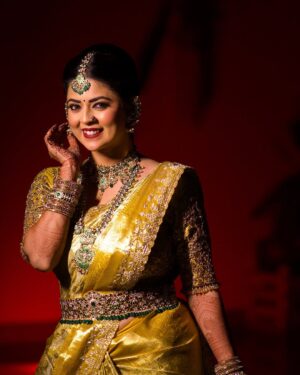 Mansi Joshi Instagram - Reflecting our timeless traditions and values ☺️
Elegance personified by my team, this post is to thank all of you for making me look on point for my wedding 💝💠

MUA @makeoverwithtara_raam 😘

Pictures by @lens__crafts 🥰

Saree and blouse designed by @dt_bridalstudio ☺️

Saree draped and hair by @ramya_hair_artistry 🥰

Jewellery by @thespatika ❤️

Location @aditya_kalyana_mantapa 🥰

#weddingphotography #mansijoshi #wedding #saree #weddingsarees #southindian #southindianweddings