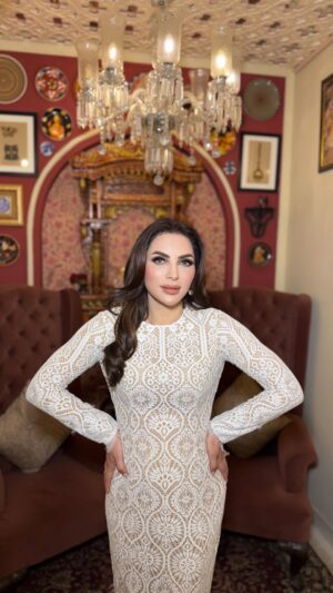 Mansi Sharma Instagram - Glam look for her 40th birthday 

Beautiful @mansi_sharma6 
Jewelry @rani_sahiba_jewels