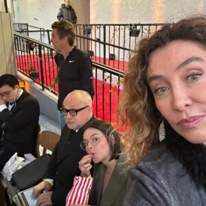 Marcela Carvajal Instagram - Noche de #oscares con @julieticarestrep0 y con mi admirado Periodista especialista en cine @ojocritico.  Fiesta con parte del cast de la pelicula ganadora del Oscar a mejor pelicula extranjera #imstillhere.  Muy emocionante compartir este momento con ellos.  Por favor no dejen de verla.  El cine es un regalo que nos trae memoria y reflexión sobre cosas que no pueden volver a pasar.  Felicitaciones a su director @waltersalles_oficial y a todo el equipo que hizo parte de esta producción.  Gracias @egedaus por la invitación!