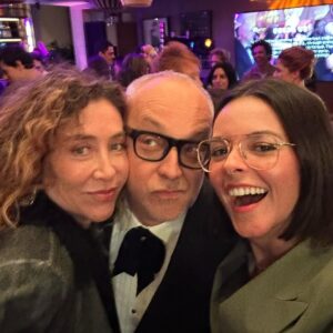 Marcela Carvajal Instagram - Noche de #oscares con @julieticarestrep0 y con mi admirado Periodista especialista en cine @ojocritico.  Fiesta con parte del cast de la pelicula ganadora del Oscar a mejor pelicula extranjera #imstillhere.  Muy emocionante compartir este momento con ellos.  Por favor no dejen de verla.  El cine es un regalo que nos trae memoria y reflexión sobre cosas que no pueden volver a pasar.  Felicitaciones a su director @waltersalles_oficial y a todo el equipo que hizo parte de esta producción.  Gracias @egedaus por la invitación!