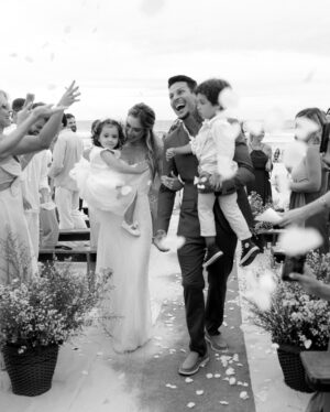 Marcela Fetter Instagram - 1 ano do dia mais feliz das nossas vidas 🤍✨

Bodas de papel: check meu amor 👰🏼🤵🏽‍♂️