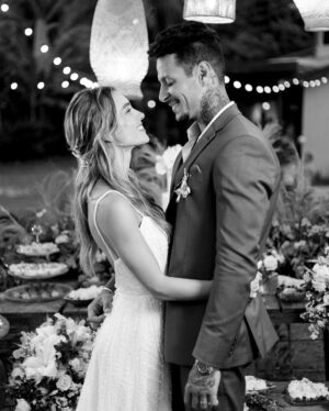 Marcela Fetter Instagram - 1 ano do dia mais feliz das nossas vidas 🤍✨

Bodas de papel: check meu amor 👰🏼🤵🏽‍♂️