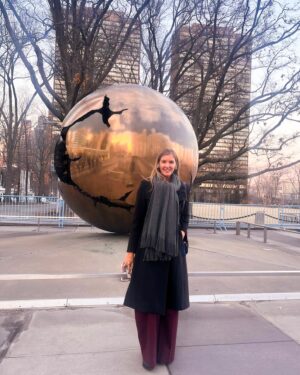 Marcela Sabat Instagram - Les dejo carrousel resumen de estos días por acá en el #CSW69 #NYC como me lo pidieron! Sigue todo muy intenso por acá, este año el objetivo es: RIGHTS. EQUALITY. EMPOWERMENT FOR ALL WOMAN AND GIRL (Derechos, igualdad y empoderamiento para todas las mujeres y niñas). Estoy muy contenta de participar una vez más en #ONUMUJERES ( Me tocó muchas veces como parlamentaria), esta vez desde la sociedad civil (y por lo tanto sin ningún gasto estatal para los que preguntan…) siendo parte de la delegación oficial de Chile 🇨🇱 en el aniversario nº 30 de la Declaración de Beijing (Beijing 30) en Naciones Unidas #CSW69.

Han sido días intensos de importantes conversaciones e intercambio de ideas a nivel global. Compartiendo además en la Misión de Chile ante la ONU con su embajadora Paula Narvaez, la Senadora @paulinanu y distintos e importantes grupos de #Mujeres como la delegación de Women Economic Forum @wef.chile 

Agradezco además la invitación de incluir mi visión en esta delegación a la Ministra @totiorellanag y a todo su equipo. 

1. Naciones unidas.
2. Misión de Chile en U.N
3. Conversatorio 
4.Almuerzo vegano neoyorkino
5. Solcito en la cara
6. Delegación woman economic forum 
7. Objetivo CSW69 2025
8. Caminando por la ciudad
9. Paseito
10. Reunión CAF en Council of America
11. Con Paula Narváez embajadora de Chile en Onu.
11. Jazz bar

#EquidaddeGenero #AsuntosPúblicos