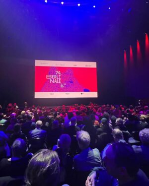 Margherita Vicario Instagram - A un anno da @berlinale 2024, buon compleanno Gloria! 

Nell’ultimo anno il nostro film diretto da Margherita Vicario é approdato in tutti e 5 i contenenti, grazie alla selezione in oltre 150 festival internazionali, ed é stato acquistato in oltre 40 paesi nel mondo. Che viaggio incredibile! 

 Viva Gloria! Grazie @margheritavicario ! Viva il cinema indipendente! 🎶❤️‍🔥

@rai_cinema @tell.film @01distribution