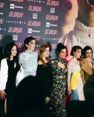 Margherita Vicario Instagram - A un anno da @berlinale 2024, buon compleanno Gloria! 

Nell’ultimo anno il nostro film diretto da Margherita Vicario é approdato in tutti e 5 i contenenti, grazie alla selezione in oltre 150 festival internazionali, ed é stato acquistato in oltre 40 paesi nel mondo. Che viaggio incredibile! 

 Viva Gloria! Grazie @margheritavicario ! Viva il cinema indipendente! 🎶❤️‍🔥

@rai_cinema @tell.film @01distribution