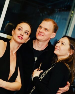 Maria Bersenyova Instagram - Сама не ожидала, что все будет так быстро)) а сделать по-другому я еще не умею 😅 
Поэтому вот #чтобывсеуспелирассмотреть 🙌🏻😉
#открытие#новойсцены @teatrshalom