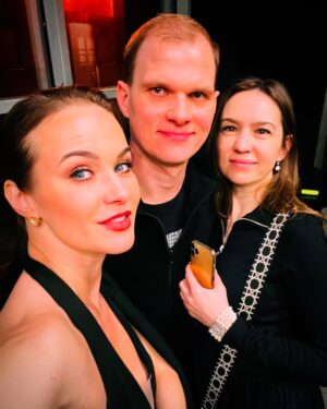 Maria Bersenyova Instagram - Сама не ожидала, что все будет так быстро)) а сделать по-другому я еще не умею 😅 
Поэтому вот #чтобывсеуспелирассмотреть 🙌🏻😉
#открытие#новойсцены @teatrshalom