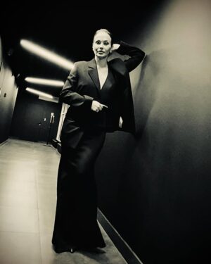 Maria Bersenyova Instagram - Сама не ожидала, что все будет так быстро)) а сделать по-другому я еще не умею 😅 
Поэтому вот #чтобывсеуспелирассмотреть 🙌🏻😉
#открытие#новойсцены @teatrshalom