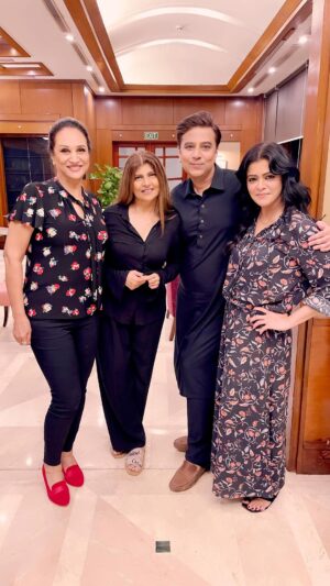 Maria Wasti Instagram - People take selfies in elevators, we sing 🎵!!!! Legends @ansari.bushra @ashrafrubina @mariawasti #friendslikefamily #asimyartiwana #funmoments #laughter #afterhours #myhappyplace #mashAllah #bushraansari #rubinaashraf #mariawasti #loving #pearlcontinentalhotels