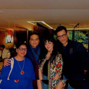 Maria Wasti Instagram - Friends are family
❤️
#teamM #mariawasti #artist #friends #dinner