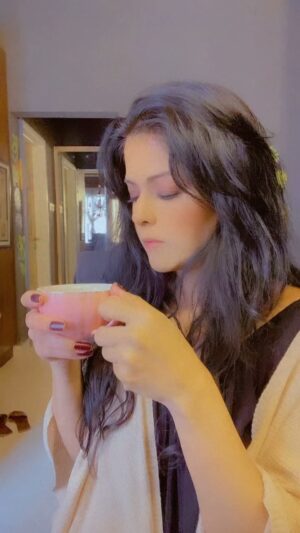 Maria Wasti Instagram - @gillhoraiboffical make up @mohsin.talat @humtvpakistanofficial  #mariawasti #mariawasti #fareb #fareb ❤️✨🧿