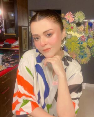 Maria Wasti Instagram - @lulusaronline  @maryamnoorofficial ❤️ makeup 💄 @gillhoraiboffical