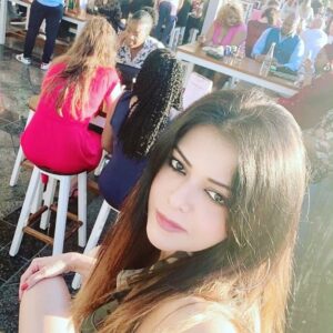 Maria Wasti Instagram - Dubai ❤️
#MariaWasti #Traveldiaries #PakCelebz #SunnyDay #InstaPic