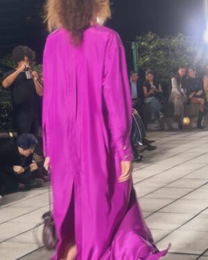 Mariana Arias Instagram - @mishkabuenosaires siempre crea colecciones que motivan a querer estar cerca. Vestir sus outfits te hace sentir con identidad y estilo. Gracias por convocarnos siempre para ser parte. @marcelo.canton ♥️
Mi amiga @carlamodanet y @esmerendoo 
Mi hija @palcepeda 👠